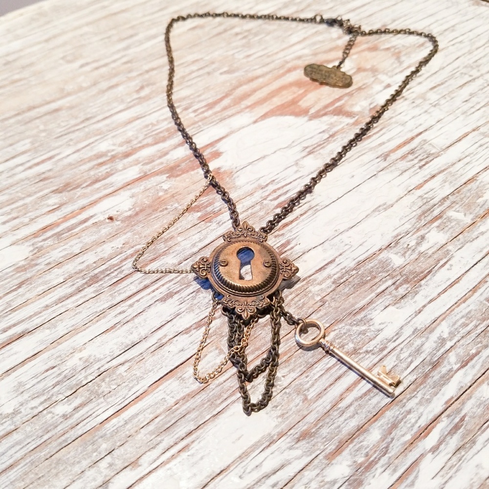 Disney Alice in Wonderland lock and key Necklace